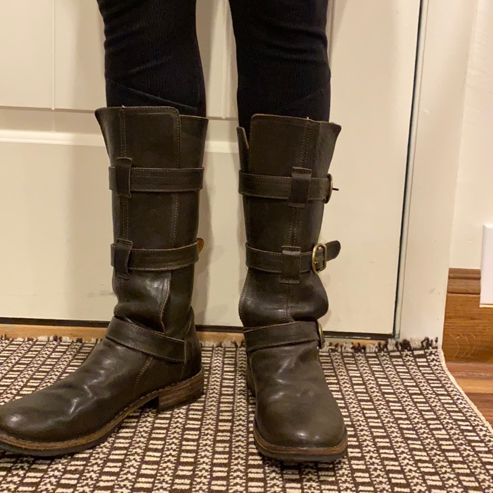 Fiorentini and Baker—designer gray leather boots with buckles